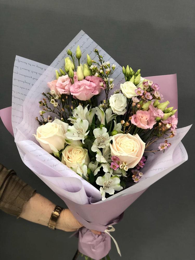 Букет цветов из: Альстромерии, Розы и Лизиантусы в Белоусово