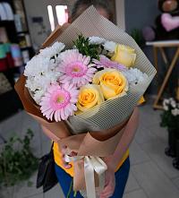 Букет цветов из:  Герберы, Розы и Хризантемы в Белоусово