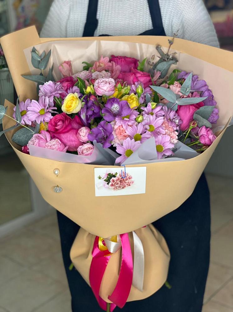 Букет цветов из: Хризантемы, Гвоздики и Альстромерии в Белоусово