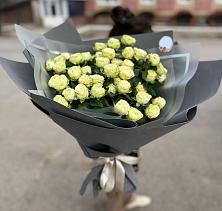 Букет Белые кустовые розы Солинеро в Белоусово
