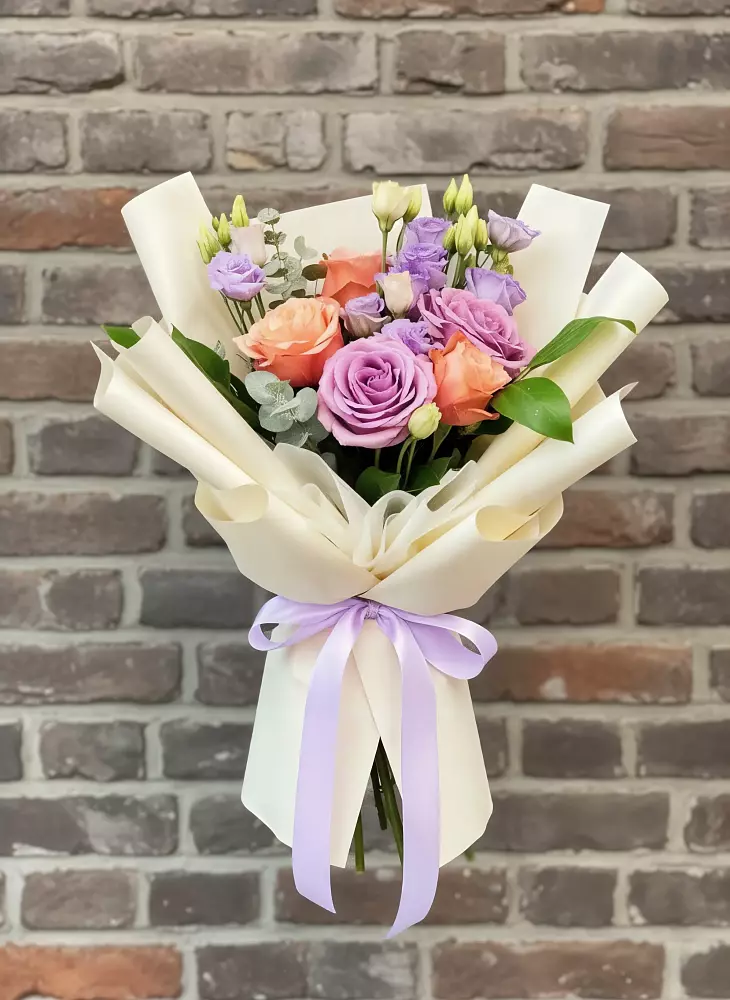 Букет цветов из: Лизиантусы и Розы в Белоусово