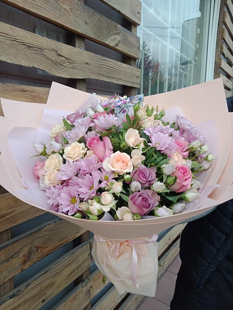 Букет цветов из: Розы и Хризантемы в Белоусово