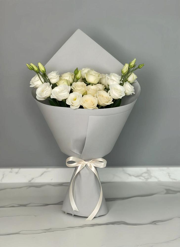 Букет цветов из: Розы и Лизиантусы в Белоусово