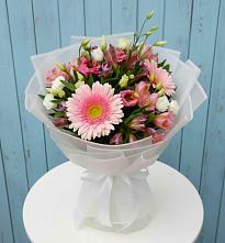 Букет цветов из:  Герберы, Альстромерии и Лизиантусы в Белоусово