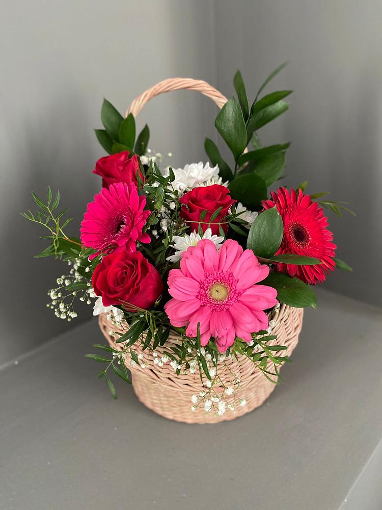 Цветочная композиция из Розы, Хризантемы и Герберы в корзине в Белоусово
