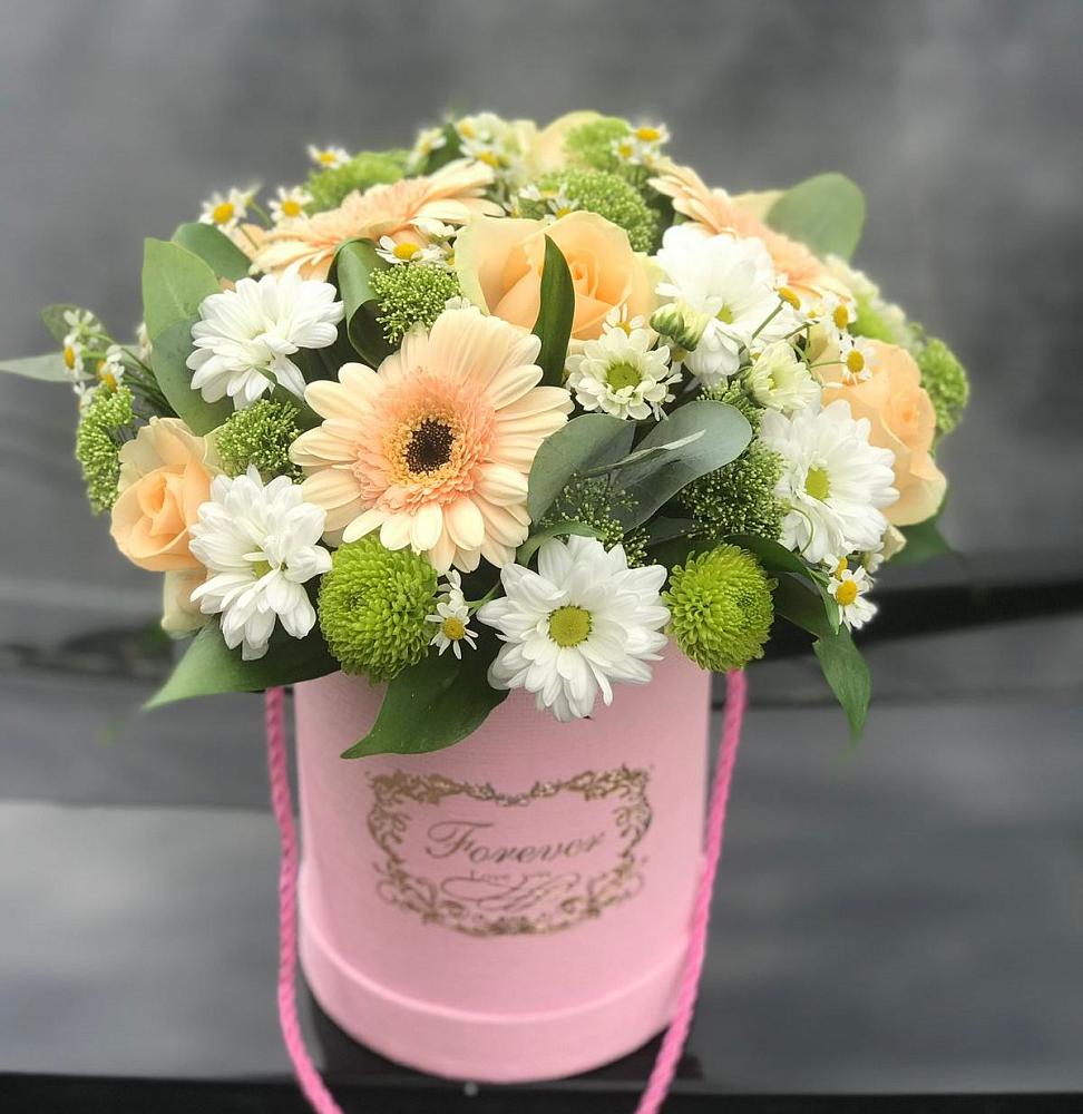 Цветочная композиция из Розы, Герберы и Хризантемы в шляпной коробке в Белоусово