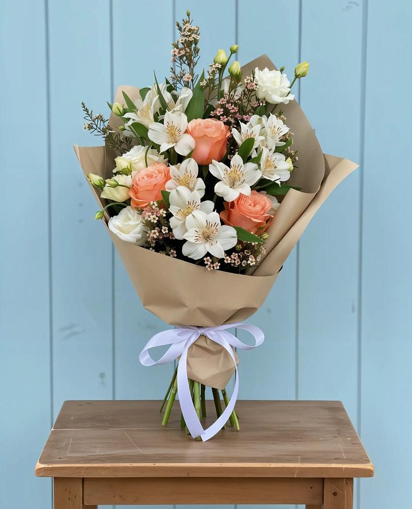 Букет цветов из: Альстромерии, Лизиантусы, Розы и Хризантемы в Белоусово